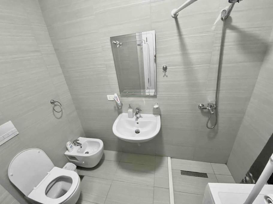 2+1 Apartment - Tirana City Center Bagian luar foto